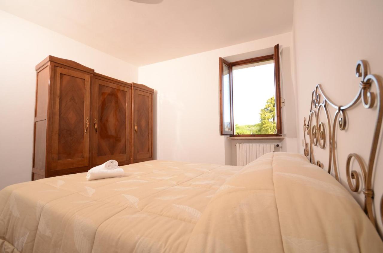 Corte Vezzola Tommaso Puegnago del Garda Esterno foto