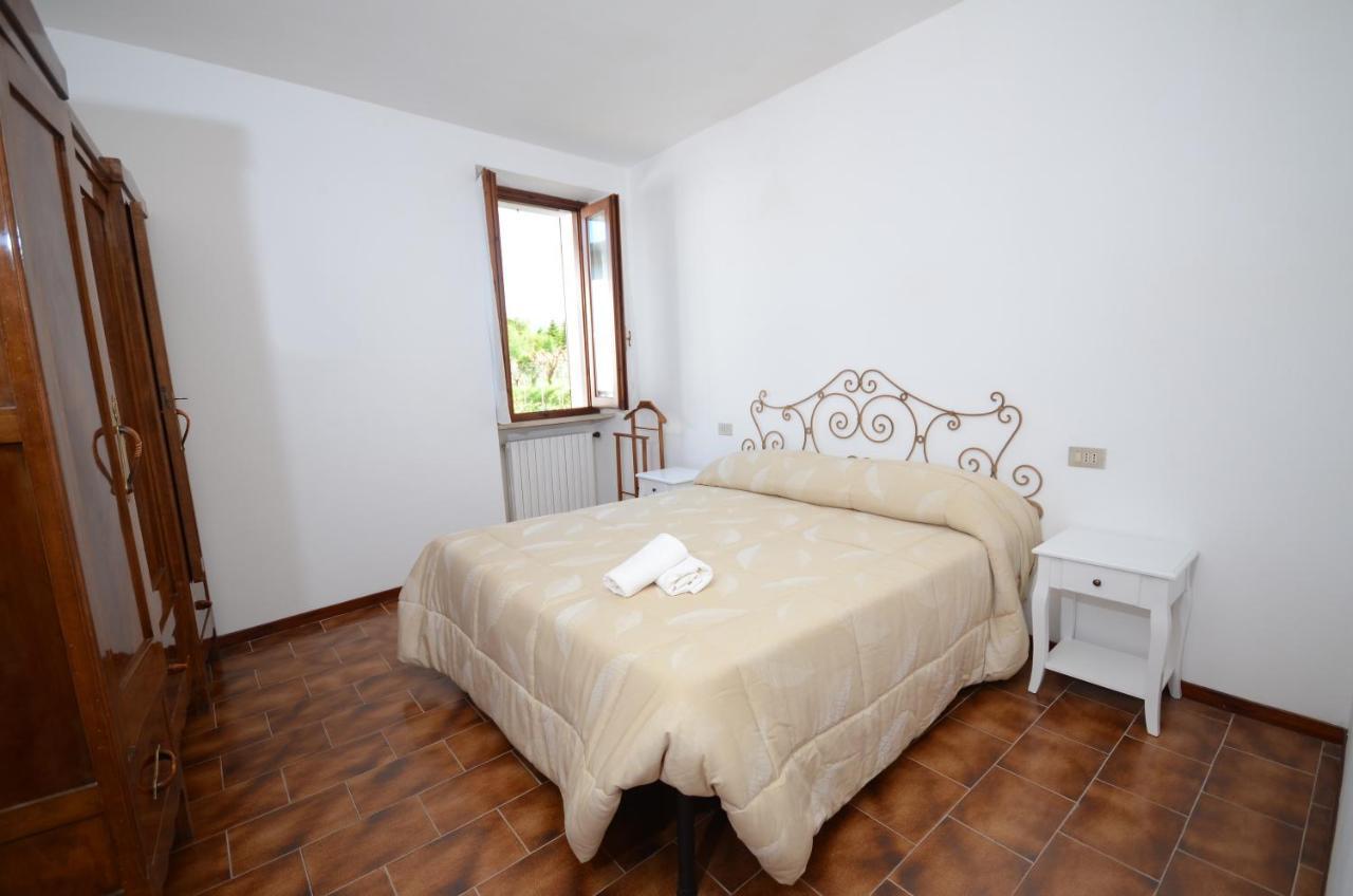 Corte Vezzola Tommaso Puegnago del Garda Esterno foto