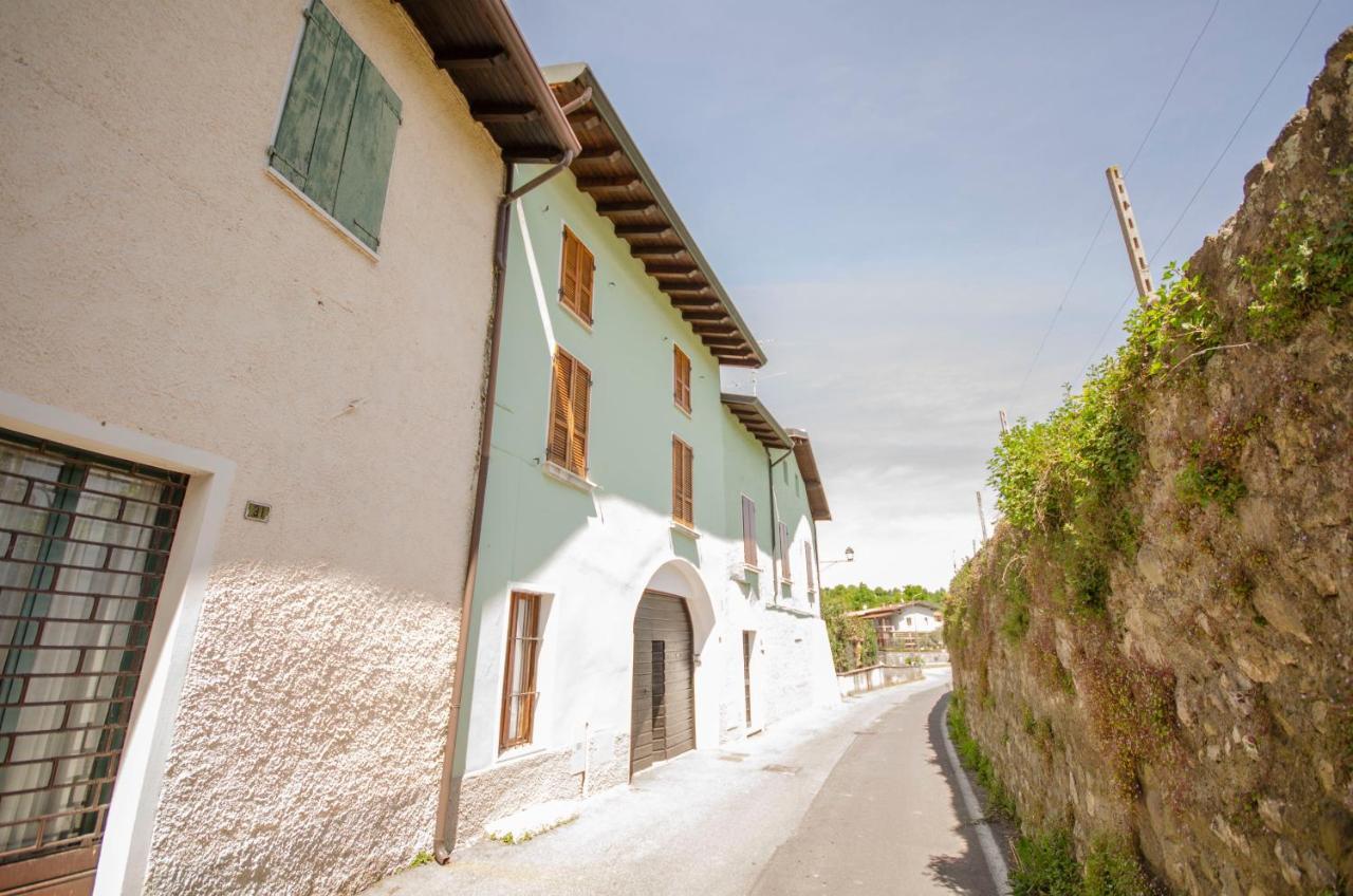 Corte Vezzola Tommaso Puegnago del Garda Esterno foto