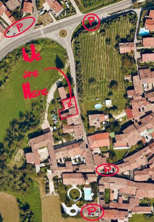Corte Vezzola Tommaso Puegnago del Garda Esterno foto